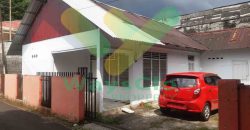DISEWAKAN RUMAH STRATEGIS DI TENGAH KOTA MANADO DAERAH SARIO, HARGA SANGAT MURAH