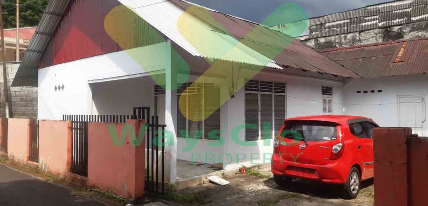 DISEWAKAN RUMAH STRATEGIS DI TENGAH KOTA MANADO DAERAH SARIO, HARGA SANGAT MURAH
