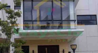 DIJUAL CEPAT RUMAH CANTIK DAN MENARIK DAERAH HOLLAND VILLAGE, HARGA SANGAT MURAH