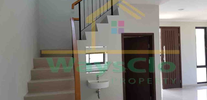 DIJUAL CEPAT RUMAH CANTIK DAN MENARIK DAERAH HOLLAND VILLAGE, HARGA SANGAT MURAH