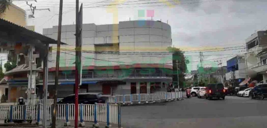 DISEWAKAN RUKO SANGAT STRATEGIS DAN MENARIM DAERAH WENANG, HARGA SANGAT MURAH
