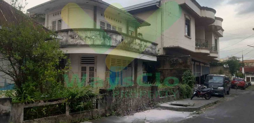 DISEWAKAN RUMAH CLASIK DAERAH WENANG, HARGA SANGAT MURAH