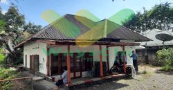 DISEWAKAN RUMAH KLASIK MENARIK DAERAH WENANG, HARGA SANGAT MURAH