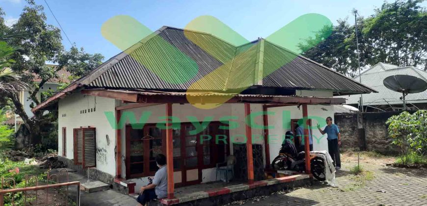 DISEWAKAN RUMAH KLASIK MENARIK DAERAH WENANG, HARGA SANGAT MURAH