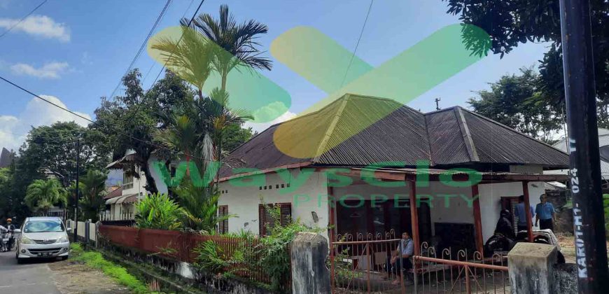 DISEWAKAN RUMAH KLASIK MENARIK DAERAH WENANG, HARGA SANGAT MURAH