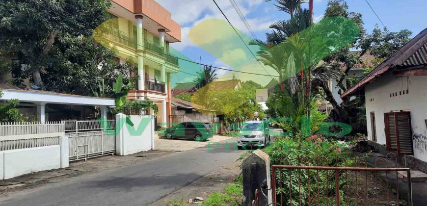 DISEWAKAN RUMAH KLASIK MENARIK DAERAH WENANG, HARGA SANGAT MURAH