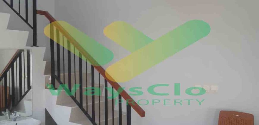 DISEWAKAN RUMAH CANTIK DENGAN FURNISHED DAERAH HOLLAND VILLAGE, HARGA SANGAT MURAH