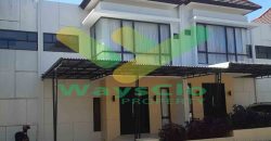 DISEWAKAN RUMAH CANTIK DENGAN FURNISHED DAERAH HOLLAND VILLAGE, HARGA SANGAT MURAH