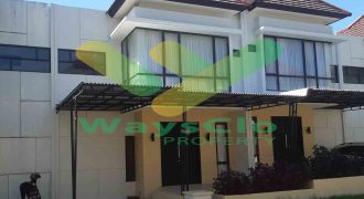 DISEWAKAN RUMAH CANTIK DENGAN FURNISHED DAERAH HOLLAND VILLAGE, HARGA SANGAT MURAH