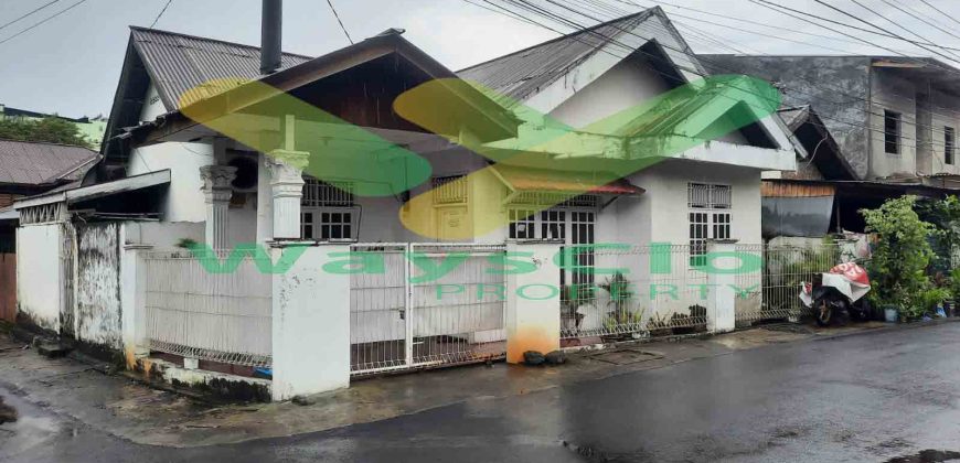 DISEWAKAN RUMAH STRATEGIS DENGAN FURNISH DAERAH SARIO, HARGA SANGAT MURAH